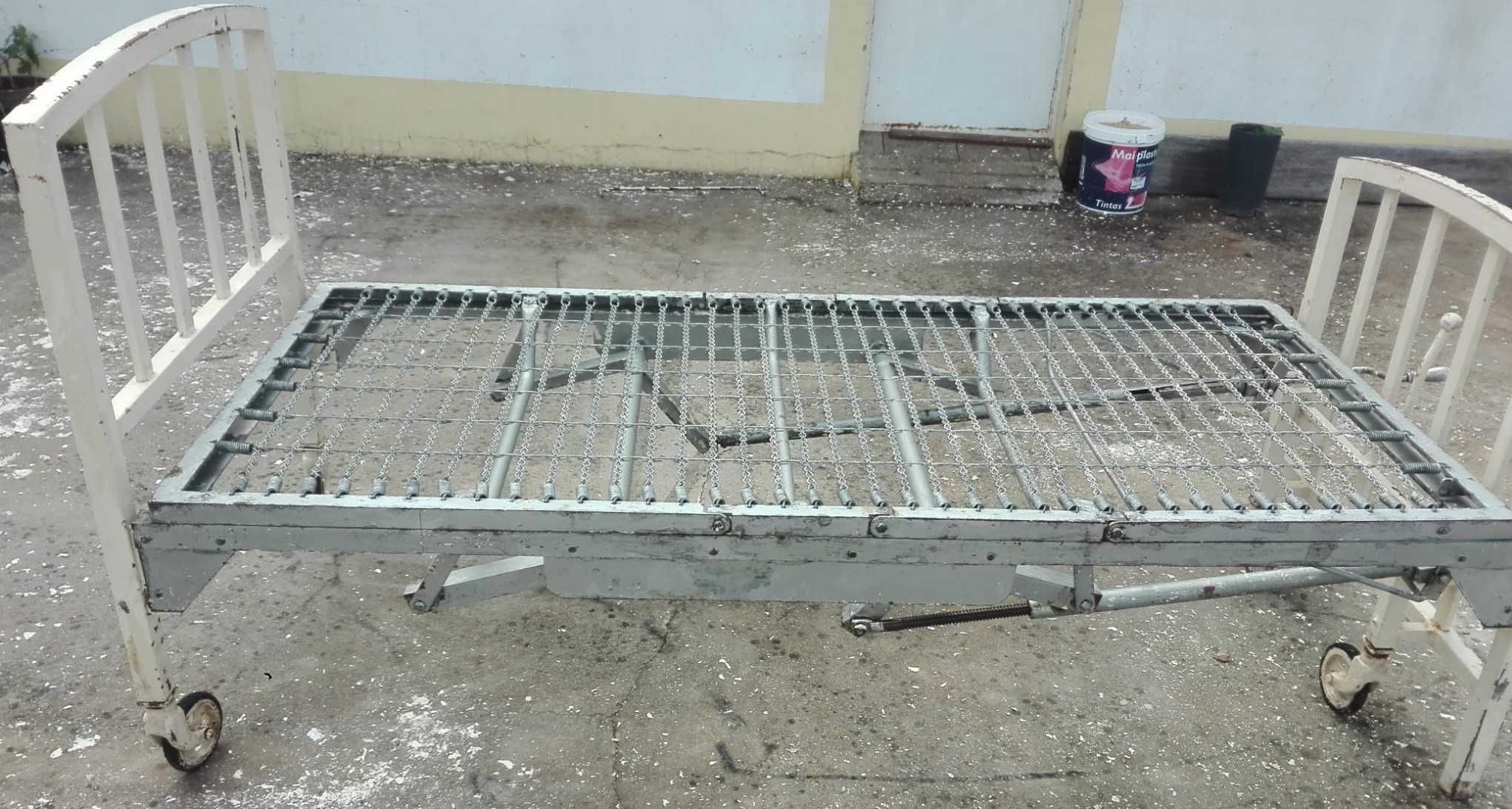 Cama articulada em ferro