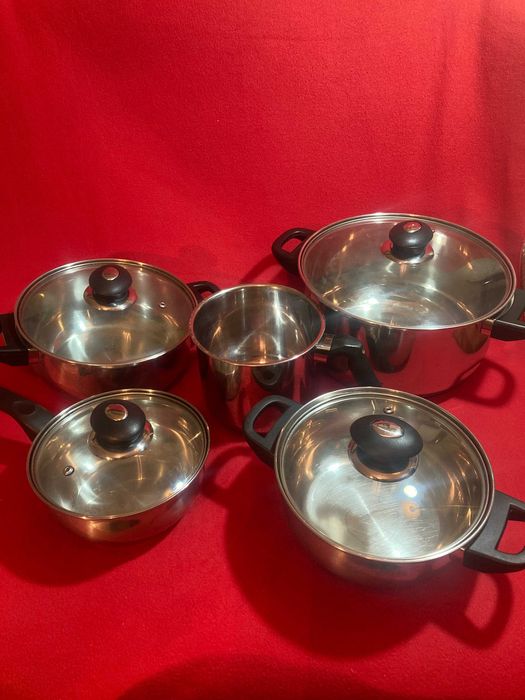 Conjunto de tachos e panelas