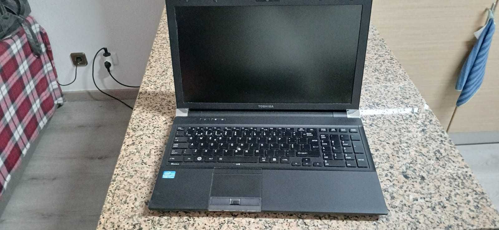 Portátil Toshiba i7 vPro, 8GB RAM sem HDD / SSD