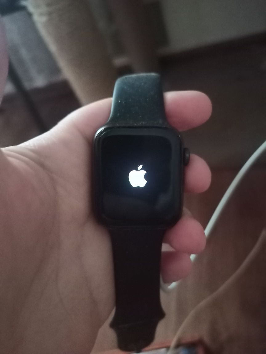 Продам Iphone xr 64 Gb + apple watch
