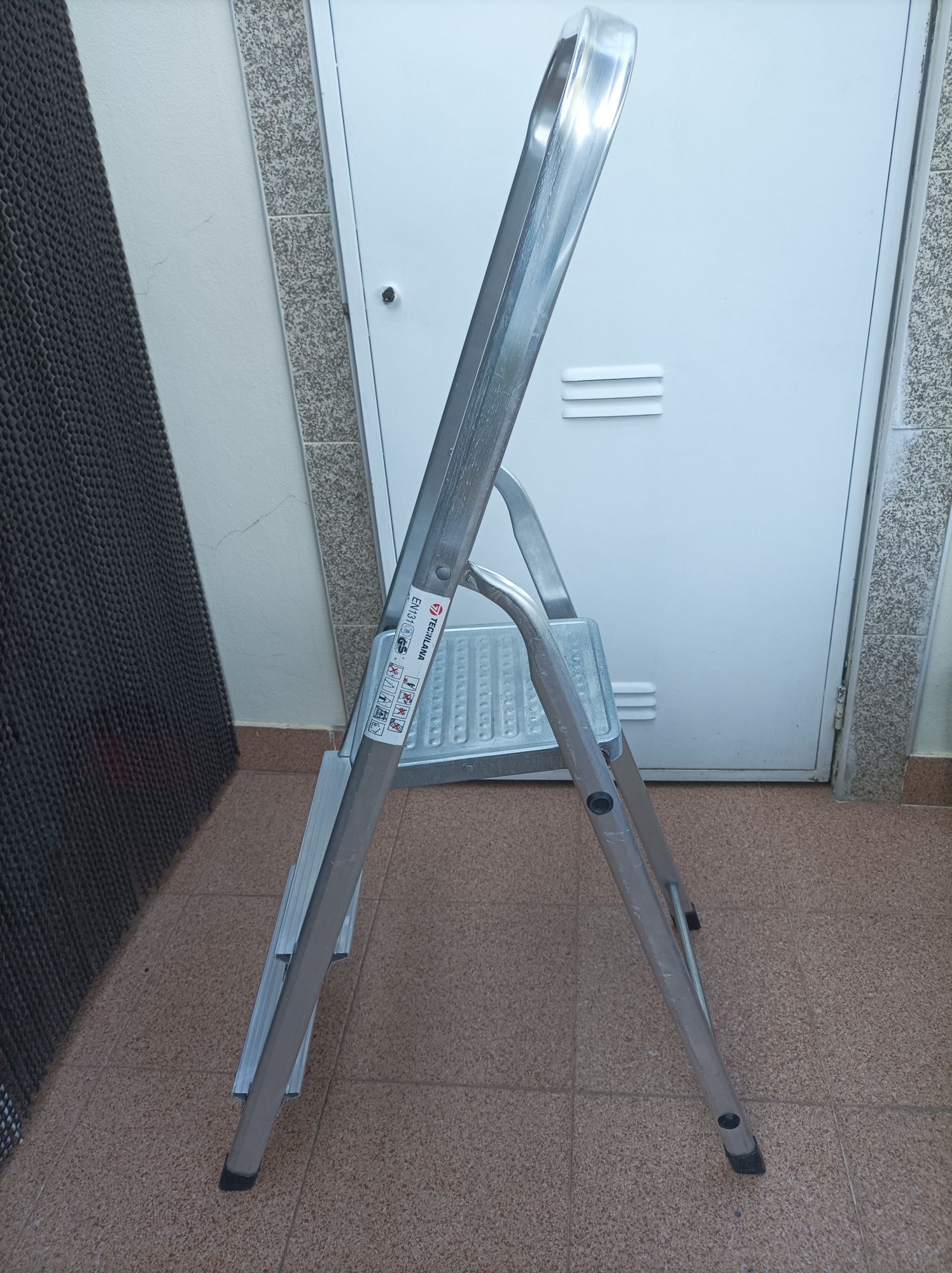 Escadote três degraus