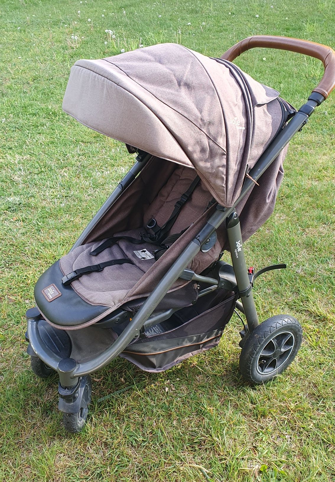 Zadbany wózek spacerowy Joie Mytrax Signature