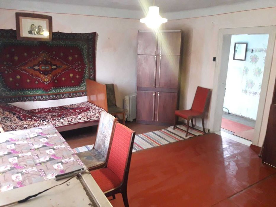 Продам житловий будинок з 30 сотих землі під ним