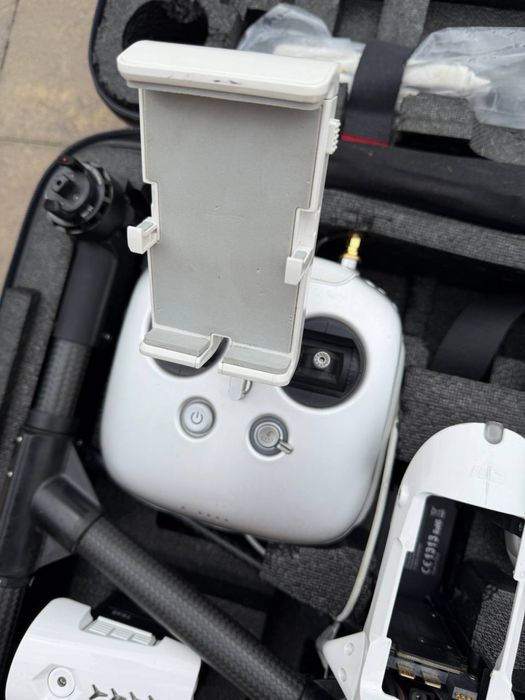 Квадрокоптер DJI Inspire 1 v2. +2пульти+3батареї+кейс повний комплект!