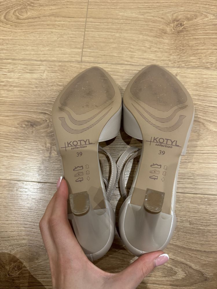 Buty ślubne kotyl perłowe rozmiar 39