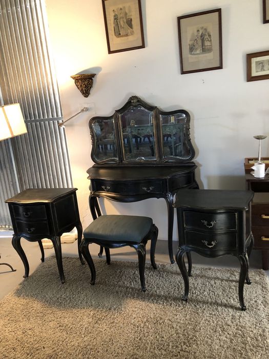 Conjunto Queen Anne, aparador, espelho , banqueta, cadeira, mesas