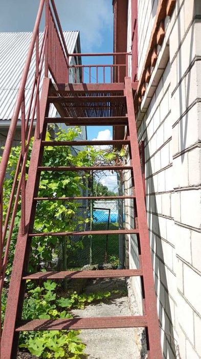 будинок з земельною ділянкою