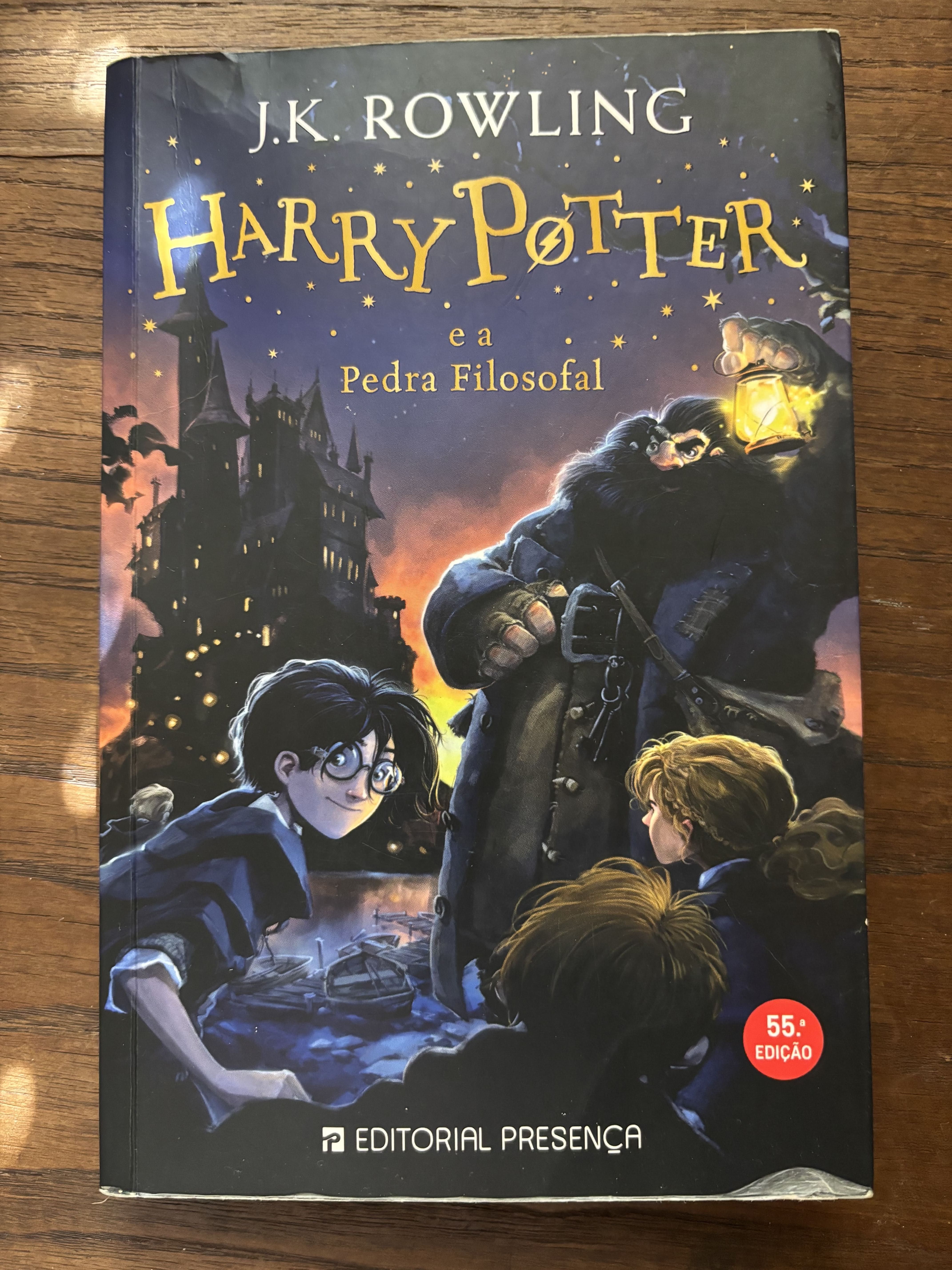 Harry Potter e a Pedra Filosofal • JK Rowling