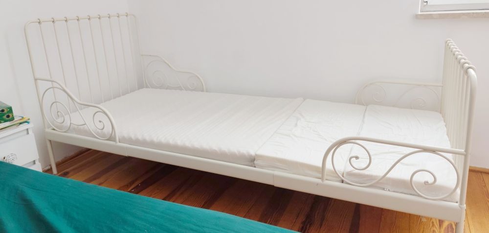 Łóżko Minnen Ikea regulowane rosnące z dzieckiem metalowe białe