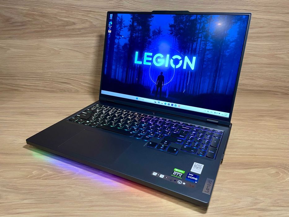 Lenovo Legion Pro7 16IRX8/16 QHD/240Hz/i9-1390HX/RTX4070/32Gb DDR5/2Tb
