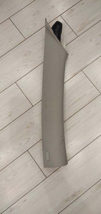 Накладка на передню ліву стійку Volkswagen Passat B7