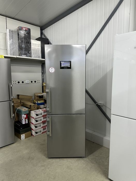 Двухкамерный холодильник Liebherr CBNPes 5758