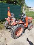 Trator 4x4 com documentos
