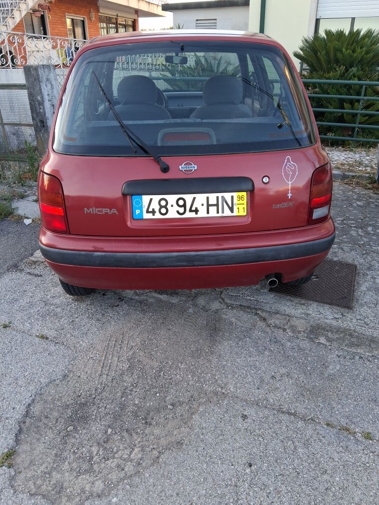 Nissan Micra 1.3 automático com 135000.klm.