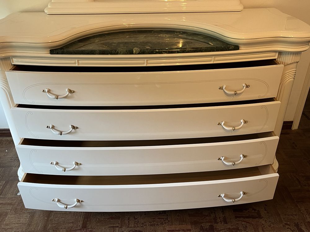 Cómoda em branco