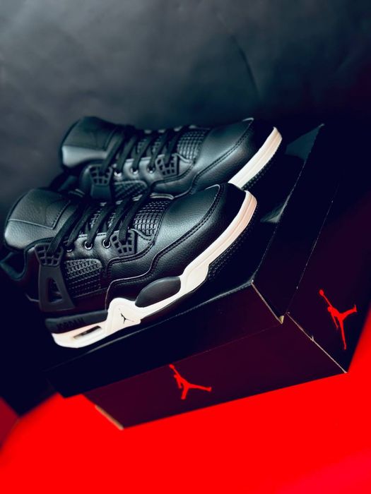 Кожаные кроссовки Nike Air Jordan 4 Retro Black White Размеры 39-45