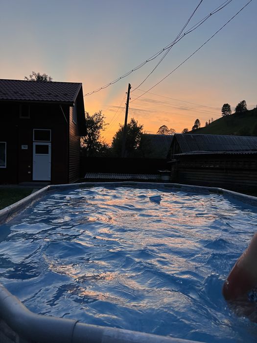 Житло в Карпатах. Басейн, чан. Славське