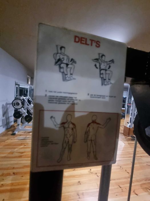 Maq. Elevação lateral de ombros