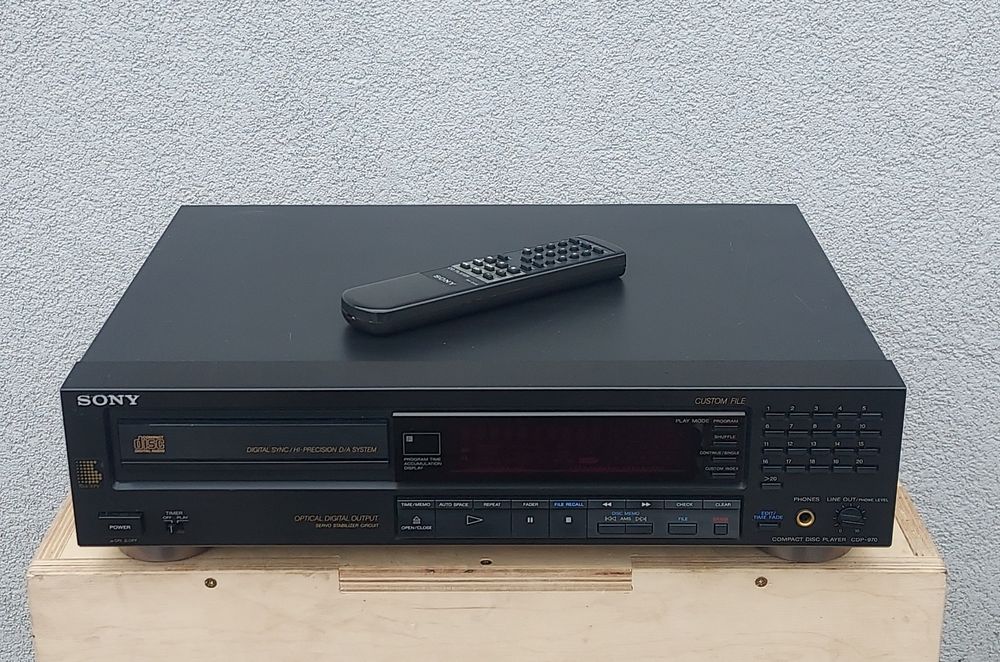 Odtwarzacz CD Sony CDP-970 z pilotem.