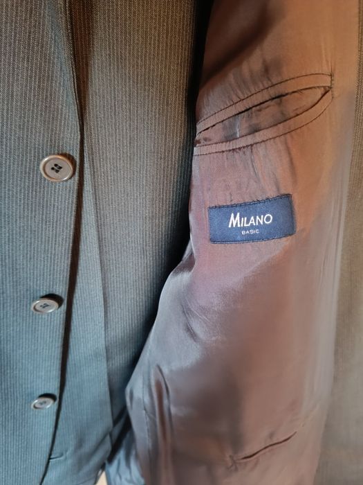 Fato cinzento da marca Milano