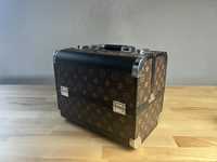 Алюмінієвий бьюті кейс валіза для косметики з полицями