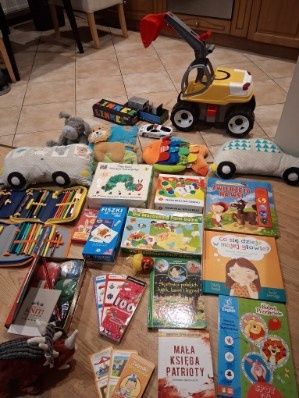 Książki, maskotki, piórniki , koparka