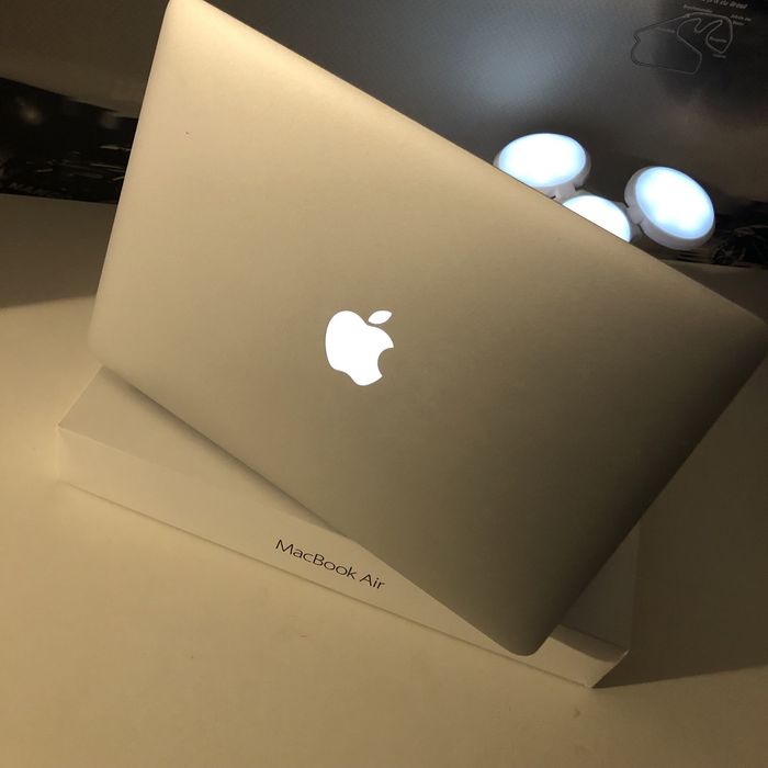 MacBook Air 13 (2014) i7, 8gbRAM, 250gb SSD