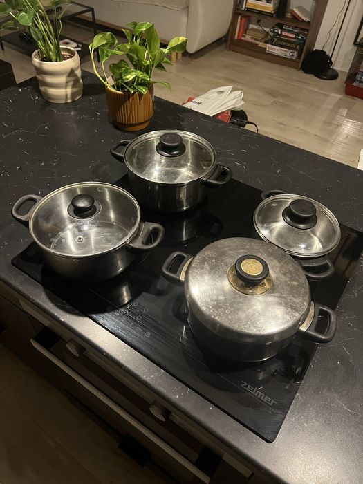 Zestaw garnków używanych