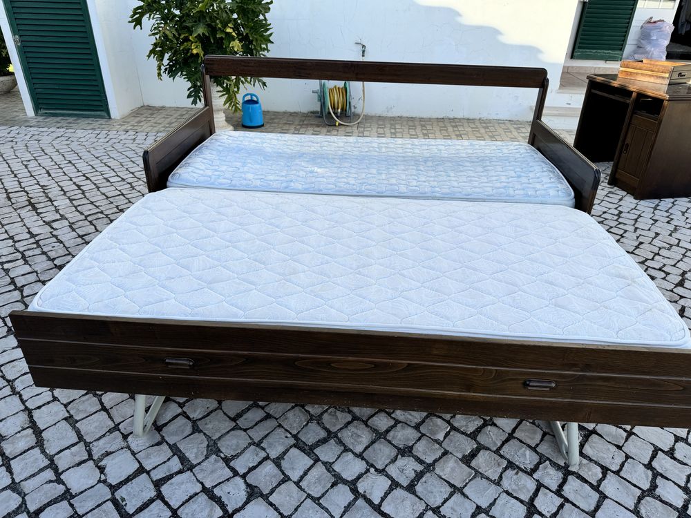Cama solteiro (dupla cama com dois colchões)