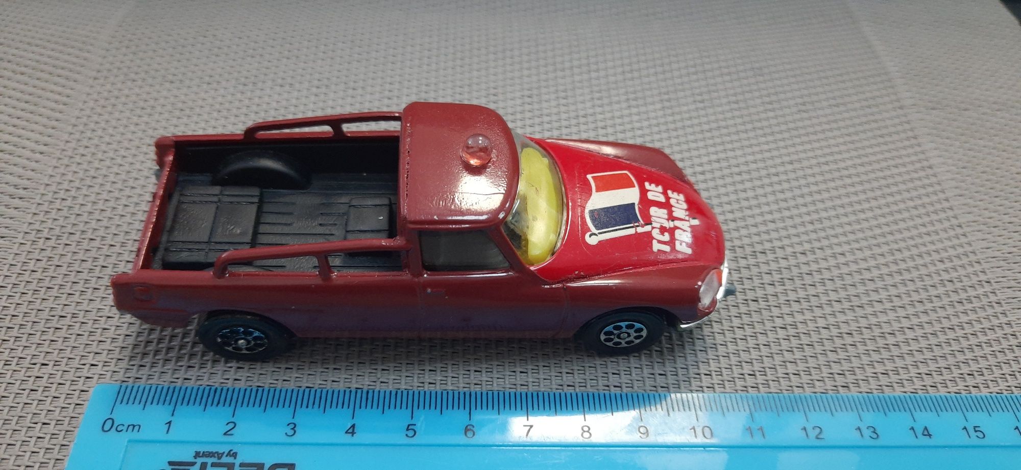 Машинка модель citroen ds corgi toys