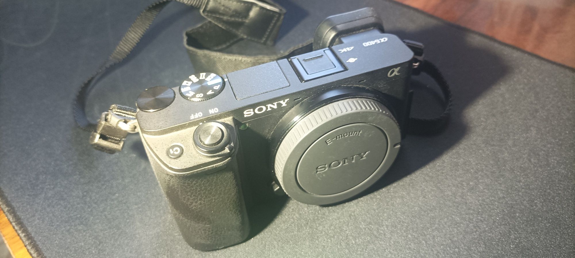 Продам комплект фотоапарат Sony A6400 + 2 об'єктіиви Sony 16 та 50 mm