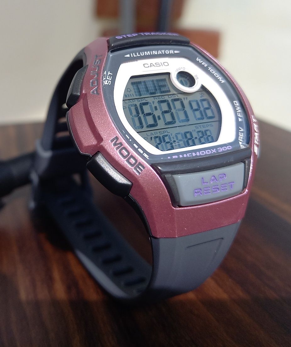 Годинник жіночий Casio LWS-2000H з крокоміром