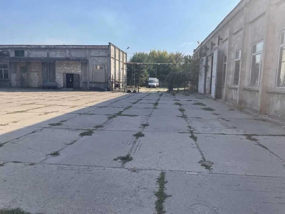 Комплекс складських приміщень та приміщень з холодильними камерами