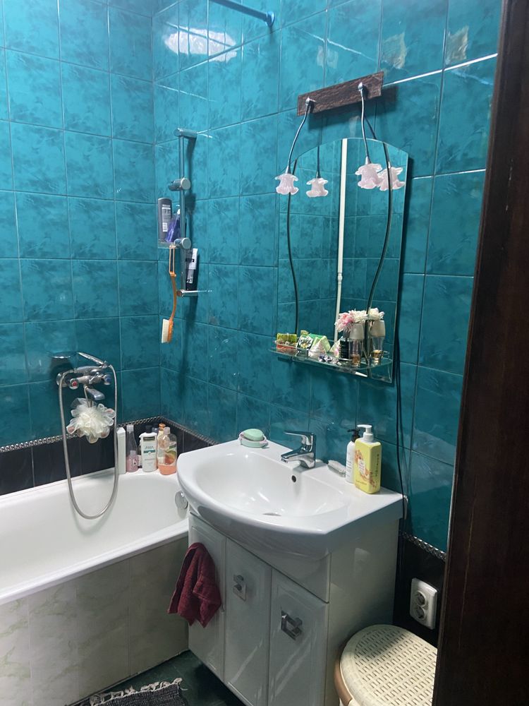 Продам затишний будинок біля водойми, 5 кімнат(3окремі), гараж на 2а/м