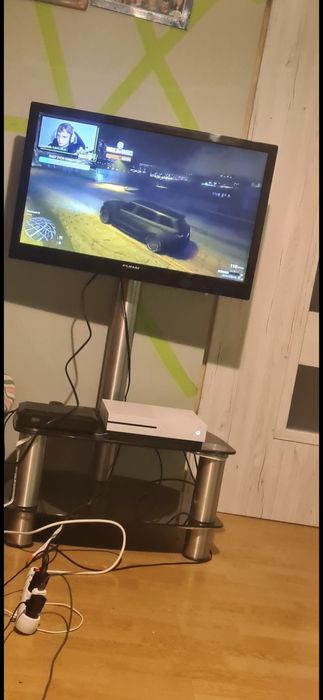 Szklany czarny stolik RTV pod telewizor Dulik & Lauk