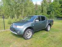 Mitsubishi L200 2.5 2012r 178KM 4x4 hilux Navara