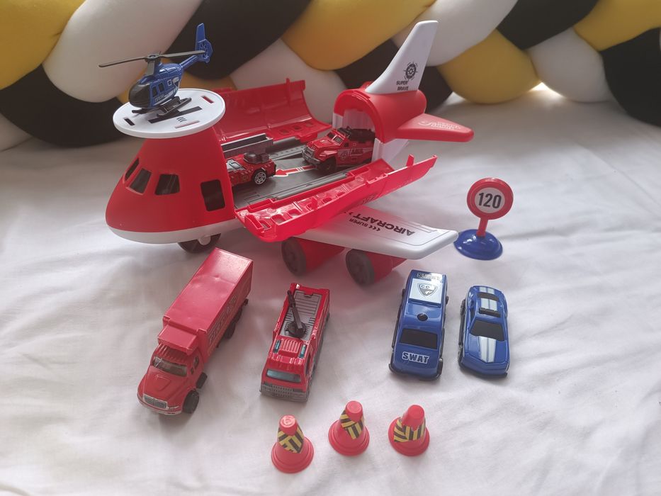 Samolot transportowy strażacki dla dziecka z samochodami