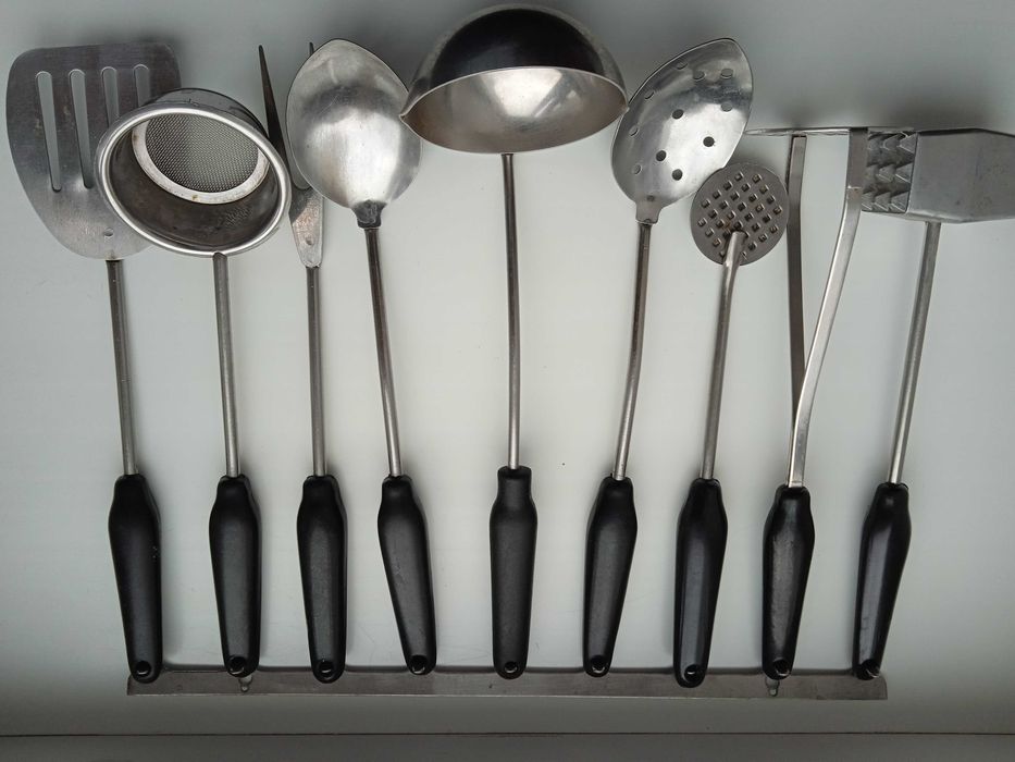 Комплект кухонных принадлежностей.