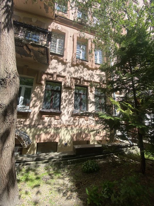 Продаж 72 м2. Напроти Театр ім. Ів. Франка ! Фасад !