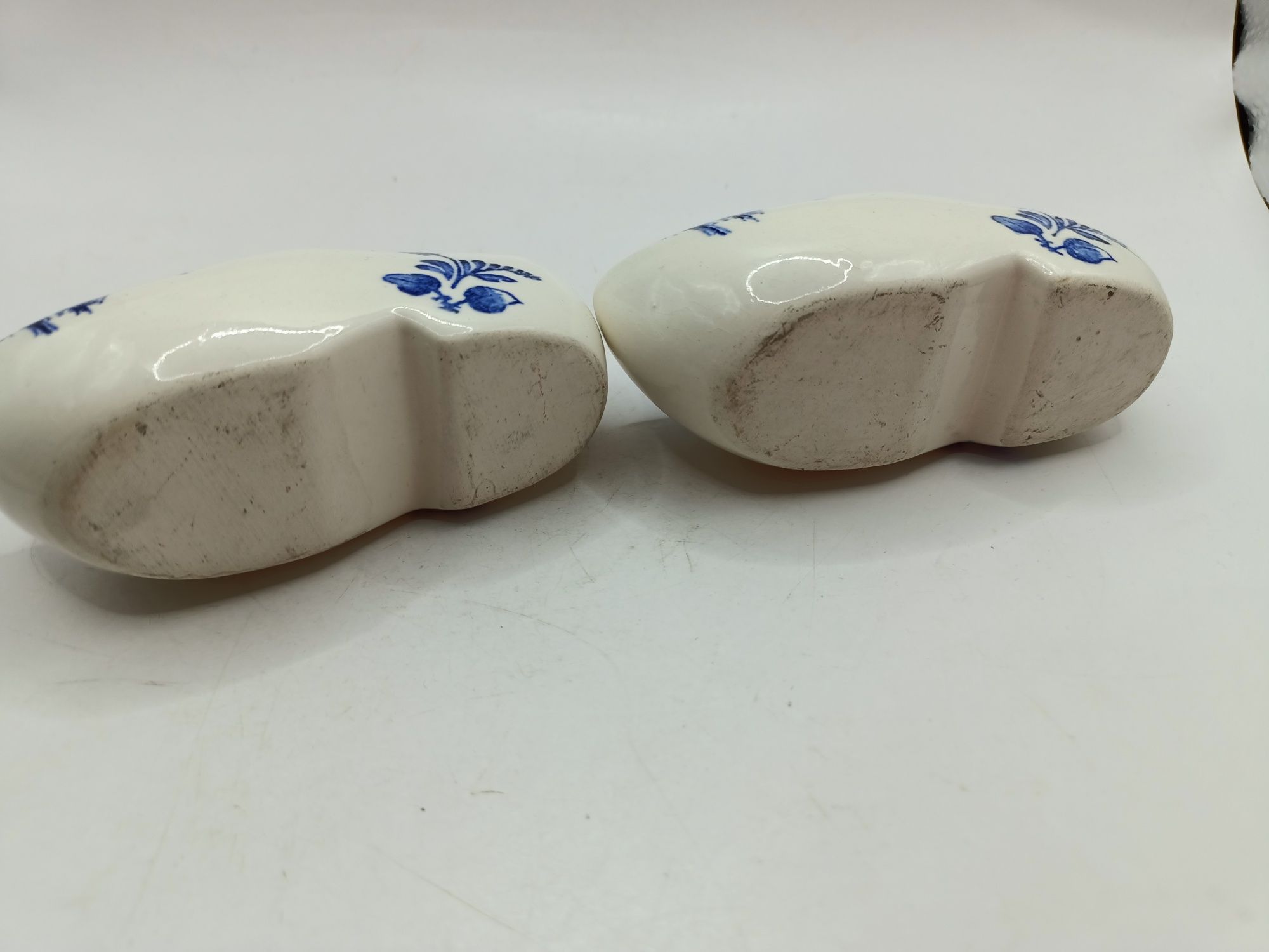 Bibelot drobiazg porcelanowy but chodak holenderskie wiatraki