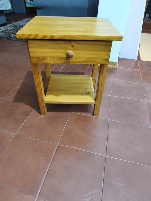 Conjunto de mesas de cabeceira