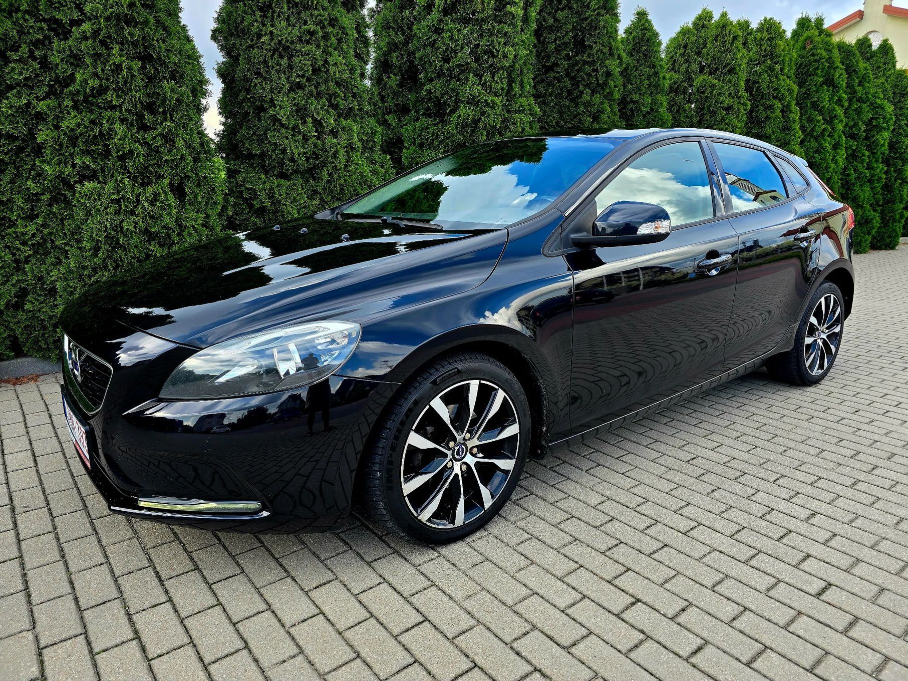 Volvo V40 1.6_D2_Kinetic_Led_Navi_Bluetooth_z Belgii