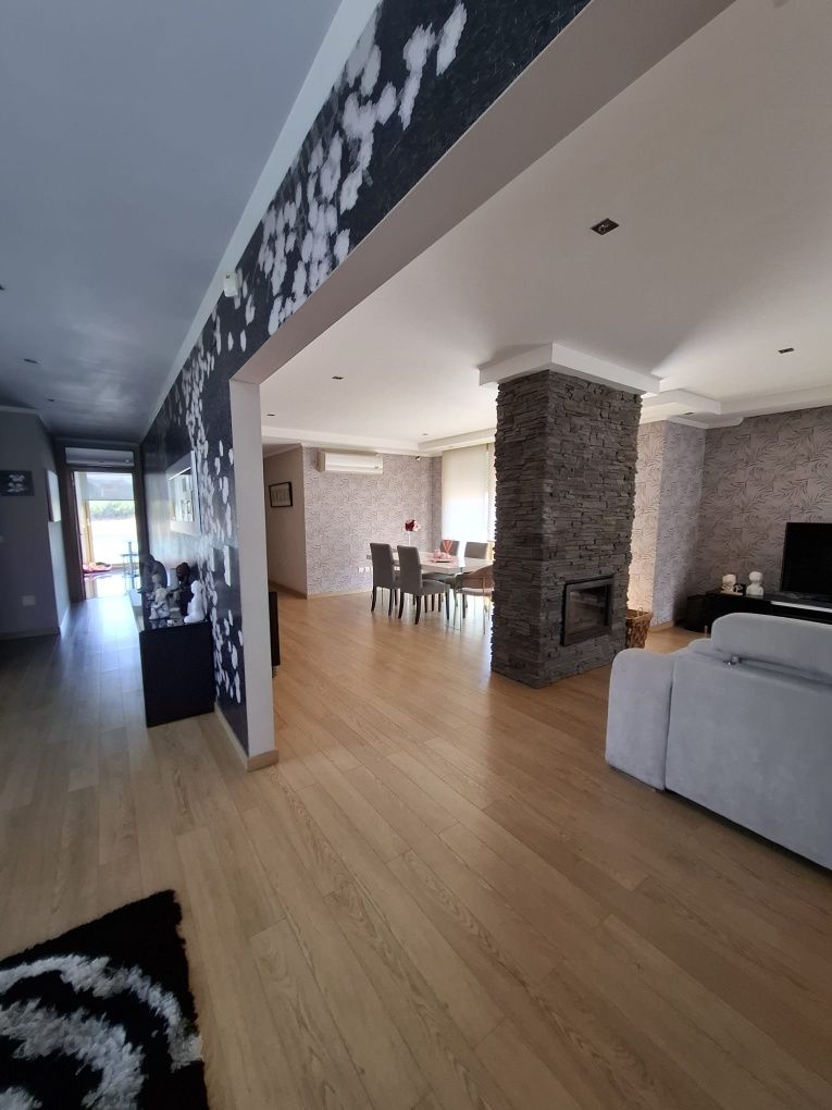 Moradia T5 c/ piscina em Morelena/ Pero Pinheiro/ sintra