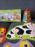 Puzzle dziecięce Czu Czu oraz drewniana piramida firmy Fisher Price.