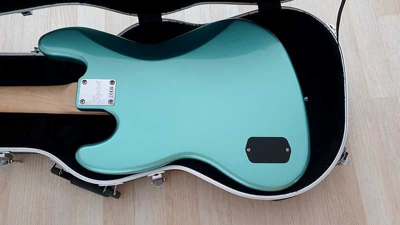 Fender Squier  Active Jazz Bass oraz RockCase Warwick aktywna