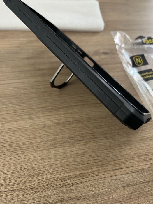 Nowe etui na telefon Redmi Note 13 z magnetycznym stojakiem