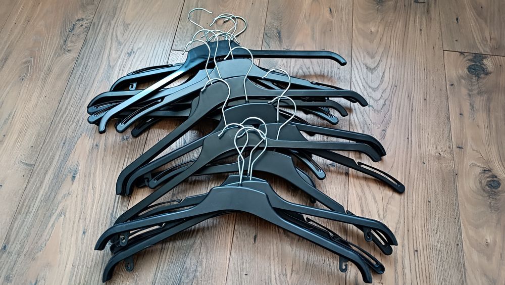 Wieszaki czarne do ubrań mix 20 sztuk 43-45 cm