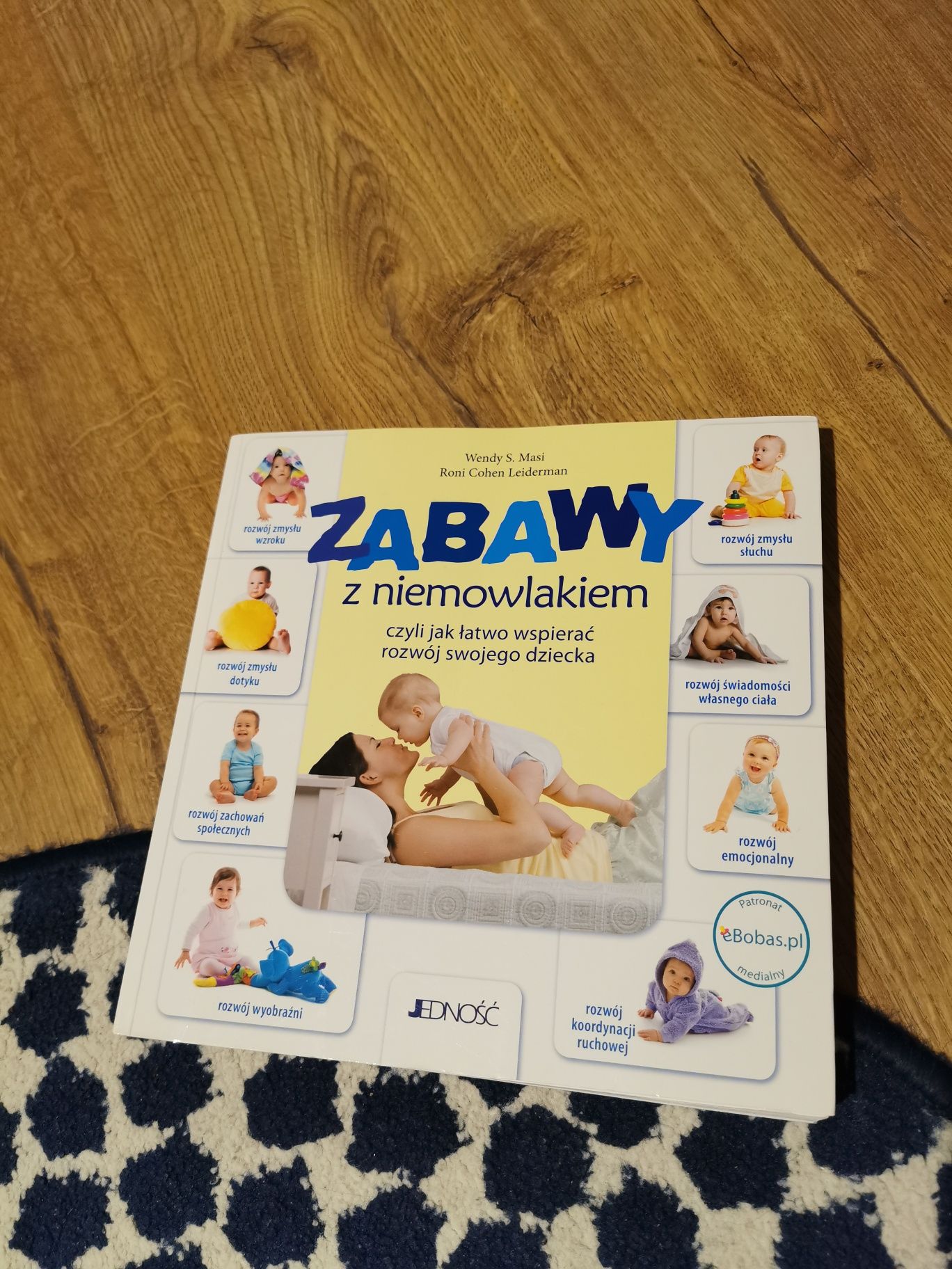 Książka zabawy z niemowlakiem