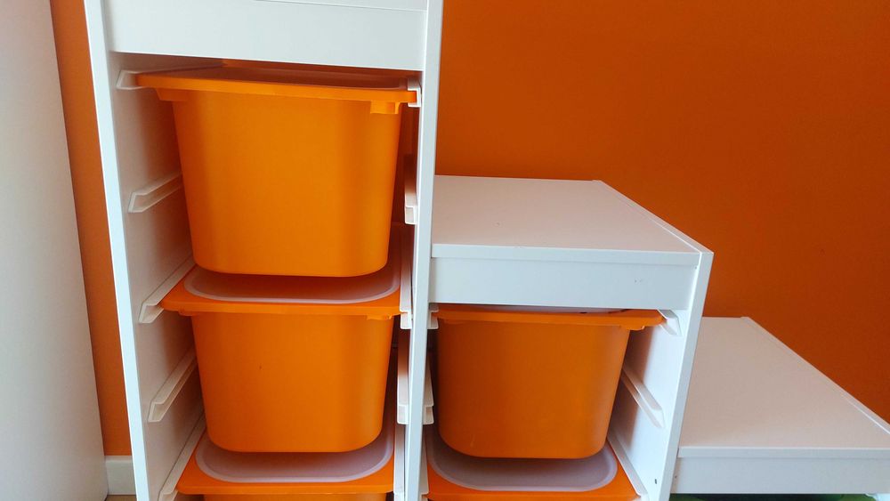 Regał Ikea z koszami