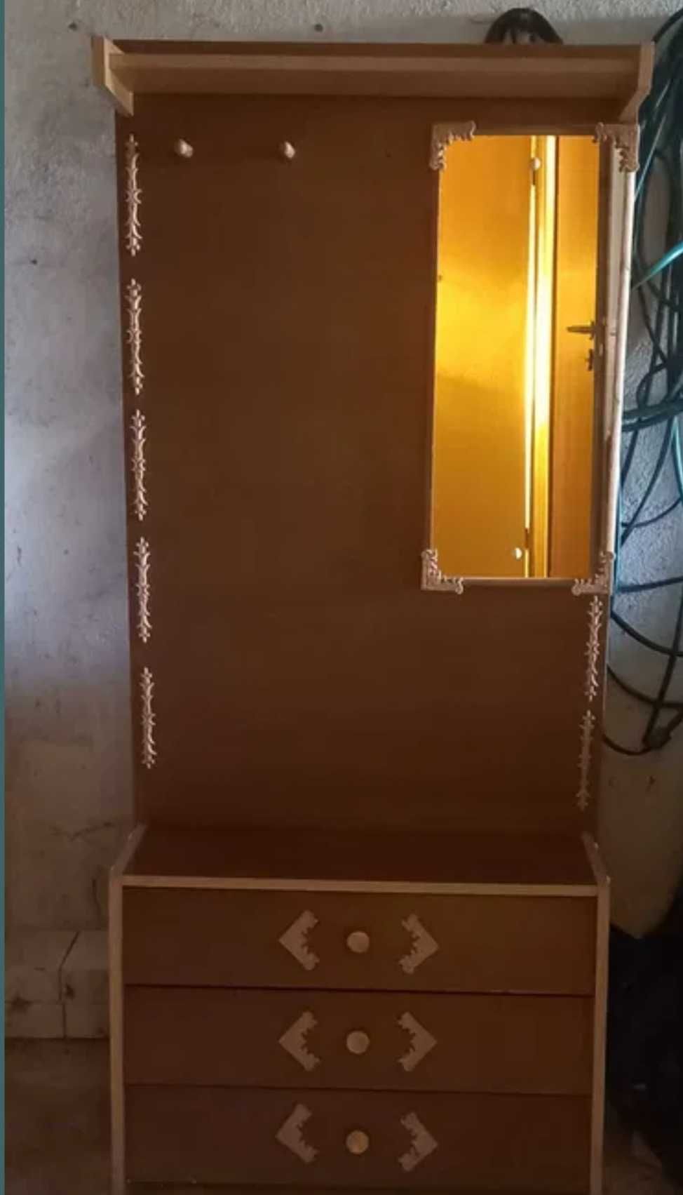 Szafka na buty z lustrem